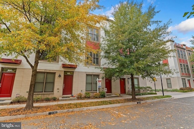 814 Snowden Hallowell Way, Alexandria, VA 22314 - photo 2