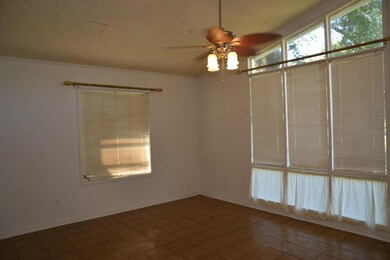 931 Edney Ave E (4)