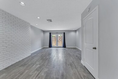 1715 Moritz Dr unit 15, Houston, TX 77055 - photo 3