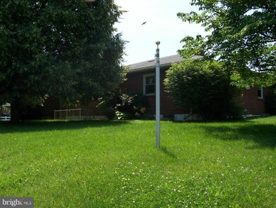 17528 Woodlawn Dr, Hagerstown, MD 21740 - photo 7