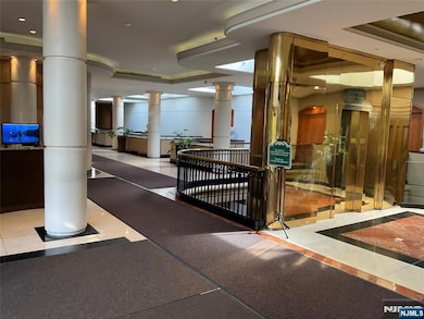 100 Carlyle Dr unit 1J N, Cliffside Park, NJ 07010 - photo 6