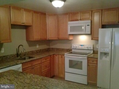 7903 Bethelen Woods Ln, Springfield, VA 22153 - photo 2