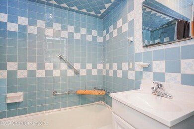74 Saint Stephens Place, Staten Island, NY 10306 - photo 5