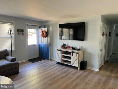 4942 Jackson Dr, Brookhaven, PA 19015 - photo 3