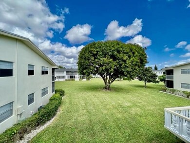 329 Camden N, West Palm Beach, FL 33417 - photo 5