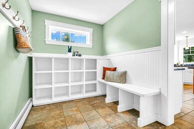 Large mudroom off