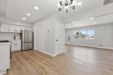 Kitchen/Dining Combo