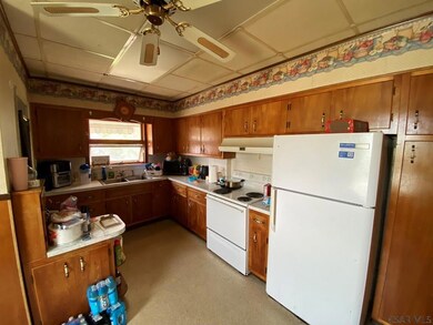 UNIT 709 - KITCHEN