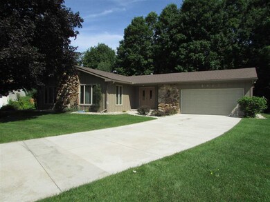 Newer 3 dimensional shingle roof  and exterior jus