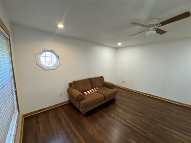 404 N Hannaford St, Granbury, TX 76048 - photo 4
