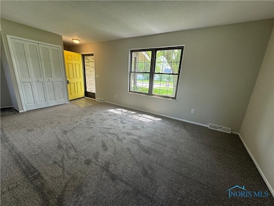 Living room with a view.
New carpet throughout th