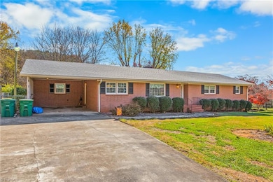 6595 Rollingwood Dr, Clemmons, NC 27012 - photo 4