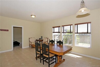 126 Kingsgate Ct, Statesville, NC 28625 - photo 6