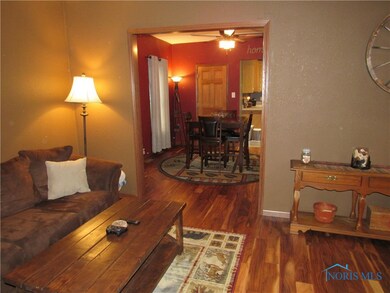 Living Rm flows into the Dining Rm for easy floorp