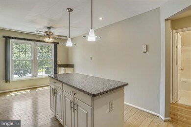 9 Luxberry Ct, Rockville, MD 20852 - photo 6