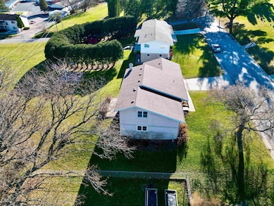 608 Moen St, Decorah, IA 52101 - photo 3