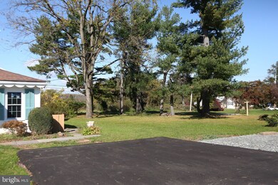 676 W Ridge Pike, Royersford, PA 19468 - photo 4
