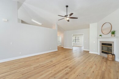 7-print-242 Foxchase Way-03