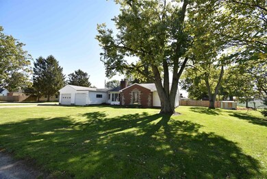 202 W Cook St, Boswell, IN 47921 - photo 2