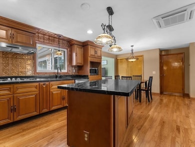 11 Benson St, Worcester, MA 01604 - photo 5