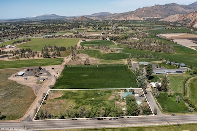 2025_05_28_637_ne_smith_rock_way-9