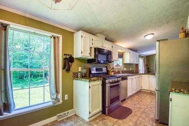 25 James St, Bethlehem, NH 03574 - photo 7