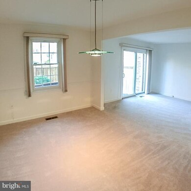 11306 Empire Ln, Rockville, MD 20852 - photo 4