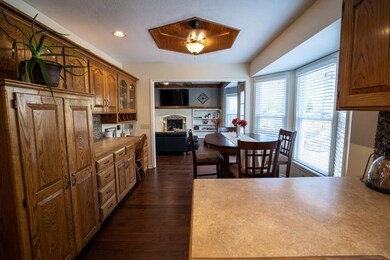 eat-in kitchen area, view from kitchen