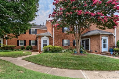 View of front of property featuring a front yard