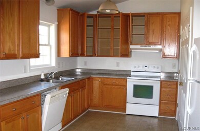 274 Pond Dr, Dunnsville, VA 22454 - photo 4