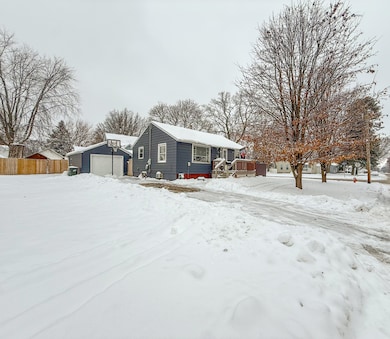 615 W 9th St, Sterling, IL 61081 - photo 3