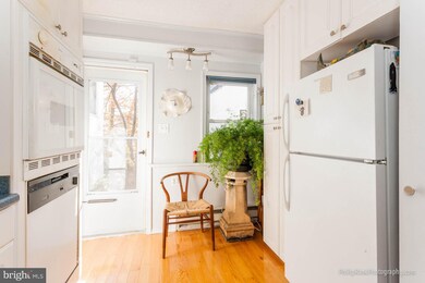 2213 Canary Ct, Baltimore, MD 21231 - photo 6