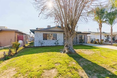 1233 13th St, Wasco, CA 93280 - photo 2