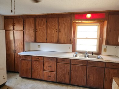 97 Parallel St, Springfield, MA 01104 - photo 4