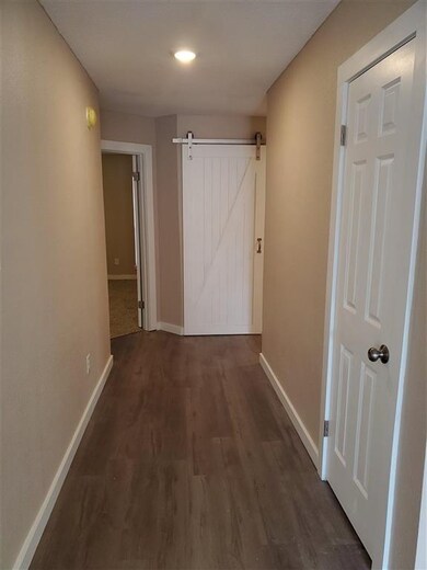 706 Geneva Dr, Wake Village, TX 75501 - photo 7