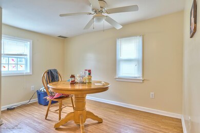 1509 NW Central Ave Seaside-large-005-Di