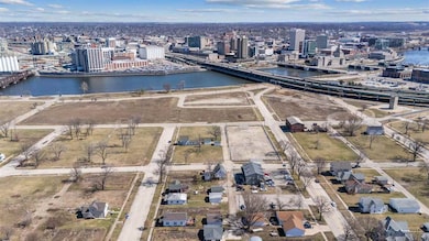 718 4th St NW, Cedar Rapids, IA 52405 - photo 2