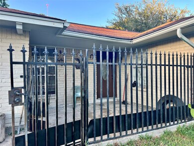 2206 Twinbrooke Dr, Houston, TX 77088 - photo 2