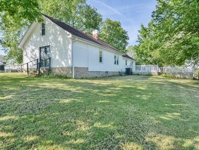 129 Hughes St, Johnson City, TN 37601 - photo 3