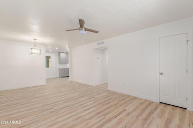 10935 W Santa fe Dr, Sun City, AZ 85351 - photo 6