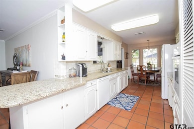 821 821 Trenton Dr, Tyler, TX 75703 - photo 5