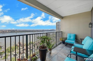 Horizon House unit 2207, Fort Lee, NJ 07024 - photo 5