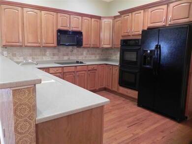 Smooth ceilings, smooth cooktop, unique backsplash
