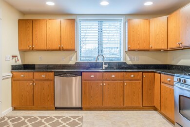 33 Barrett St, Manchester, NH 03104 - photo 4