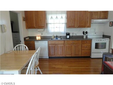 Kitchen - Totally renovated kitchen, beautiful new