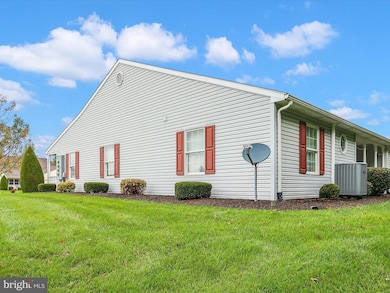 1377 Village Dr unit 17, Spring Grove, PA 17362 - photo 4