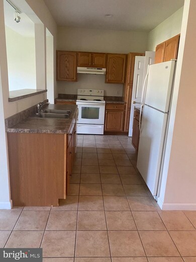 2035 Clinton Ave, Chambersburg, PA 17201 - photo 4