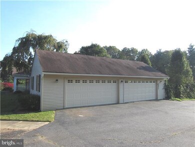 1295 Deep Meadow Dr, Glen Mills, PA 19342 - photo 4