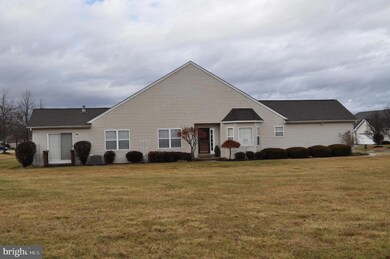 308 Jefferson Ct, Royersford, PA 19468 - photo 2