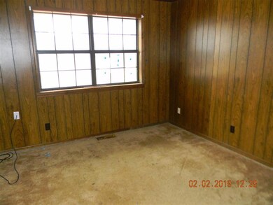 707 Robin Dr, Cushing, OK 74023 - photo 7